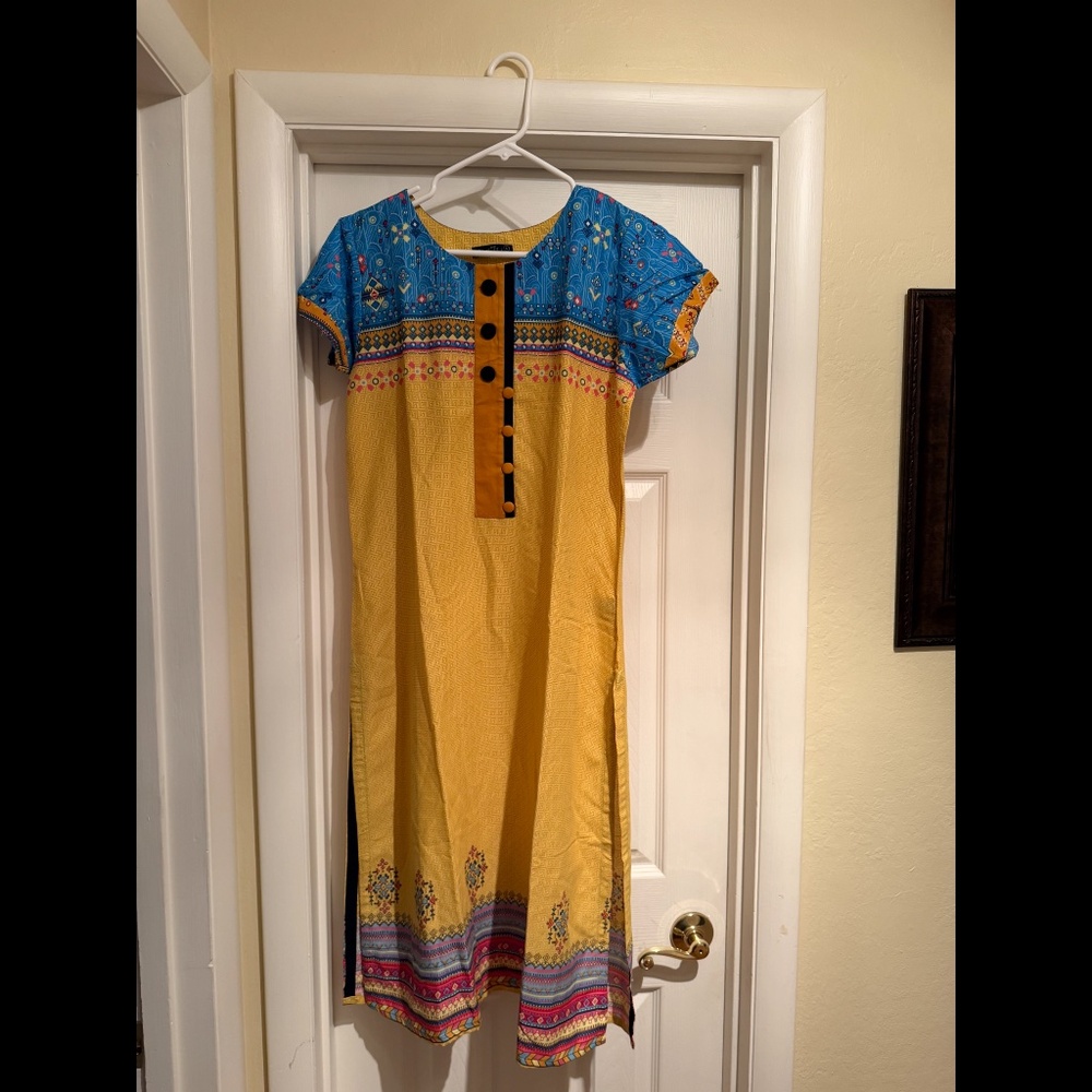 Tunic Dress Mustard Yellow & Blue Floral Border. Size Large